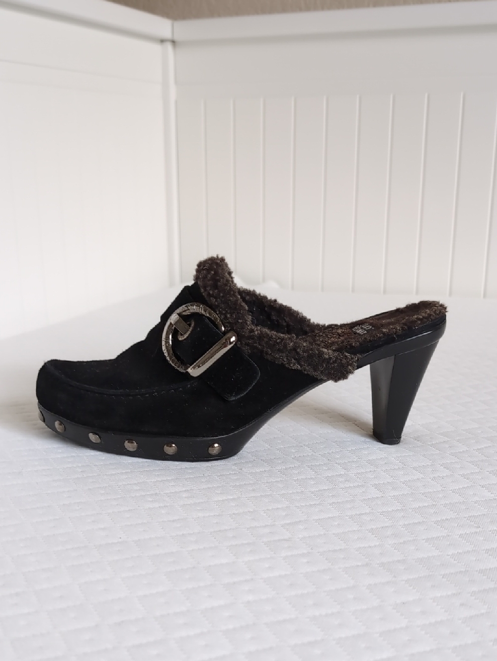 Stuart Weitzman Suede Sherpa Lined Mule Heels Black Studded Buckke Y2K, size 8